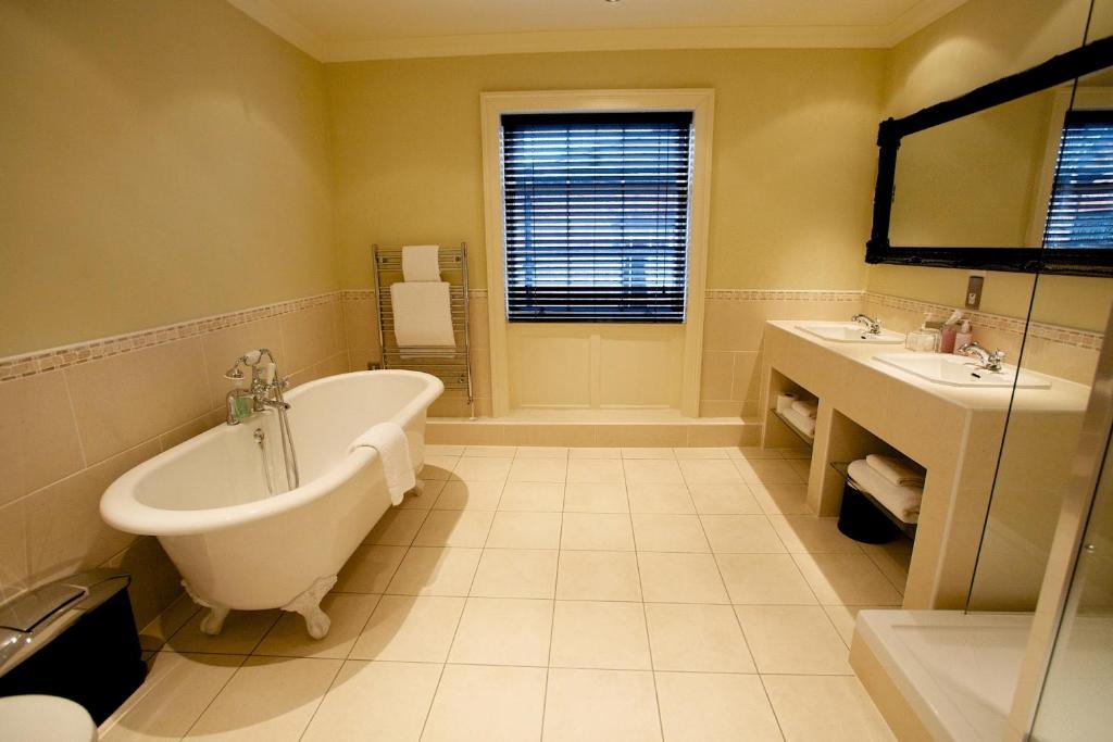 The Commercial Hotel Chester Extérieur photo